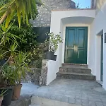 La Perla House *